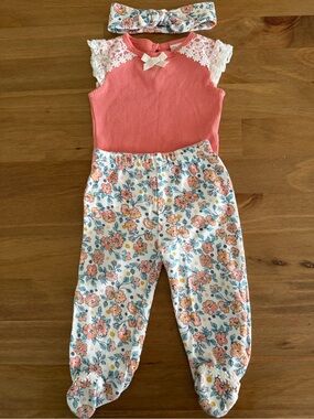Daisy Fuentes Coral Top and Floral Footed Pants Set with Headband Size 6-9M